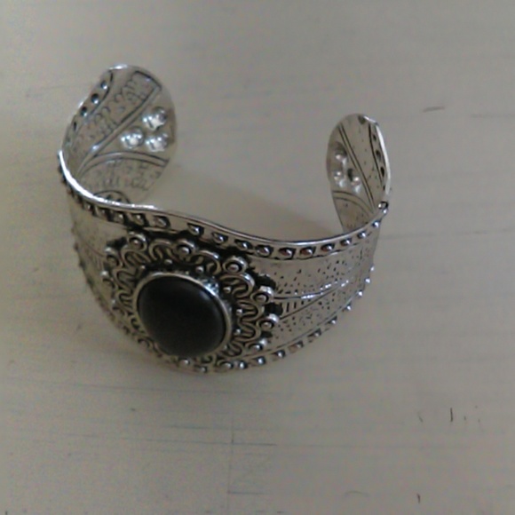 Black matte finish stone cuff bracelet - Picture 2 of 2